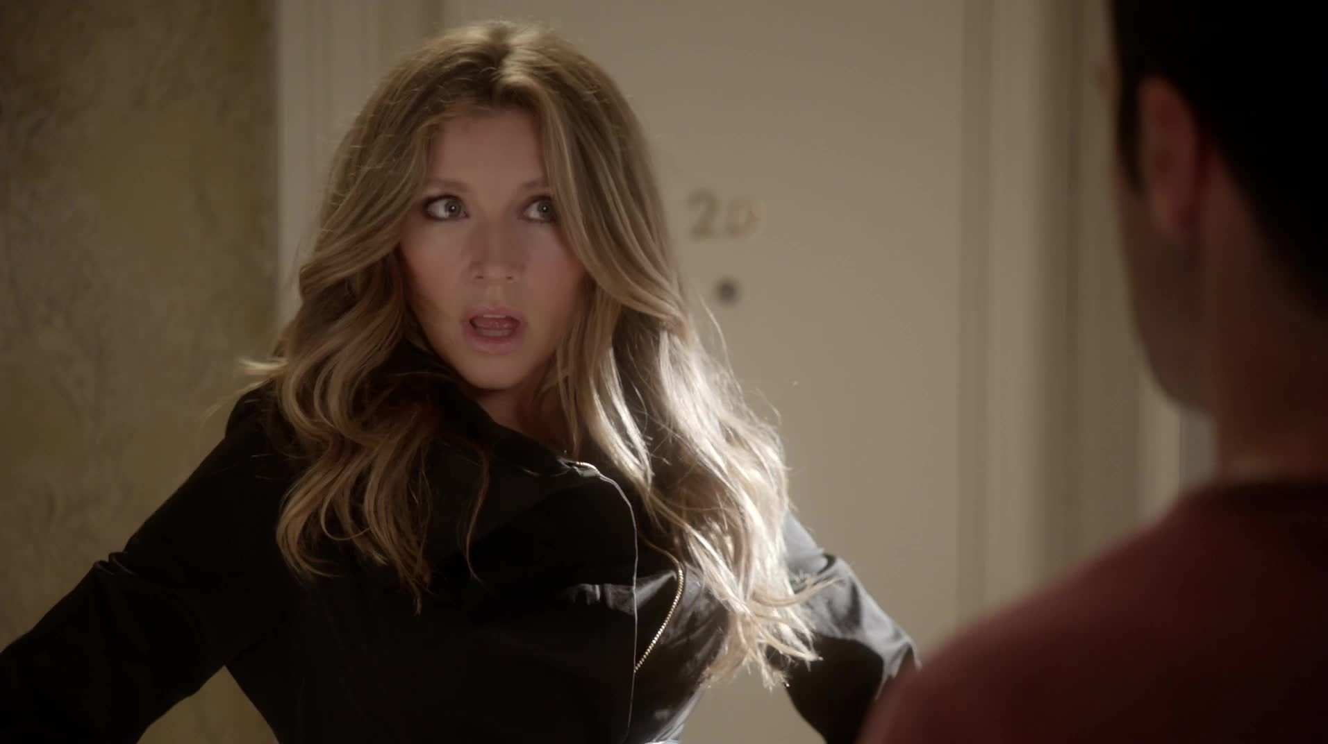 Sarah chalke scene