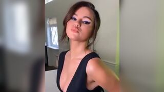 Selena Gomez is showing off her beautiful cleavage!
