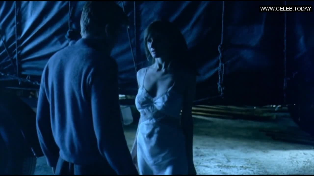 Nude celebs: Emily Mortimer - GIF Video | nudecelebgifs.com