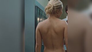Hayden Panettiere dropping her towel