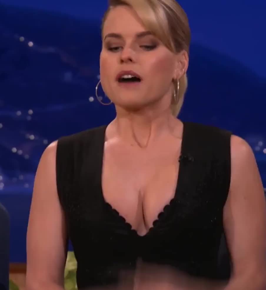 Big boobs: Alice Eve - GIF Video | nudecelebgifs.com