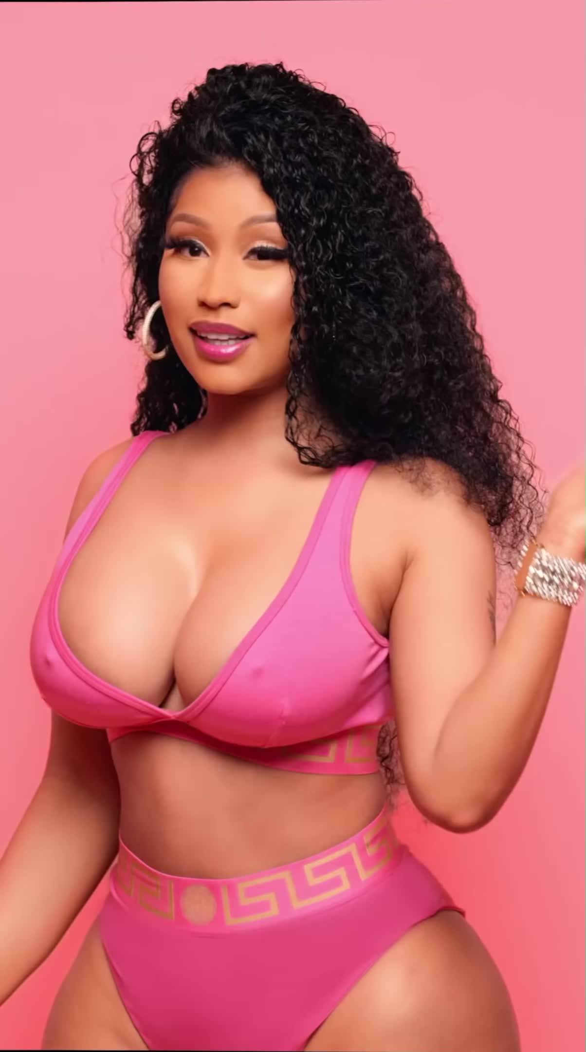 Nicki minaj huge boobs