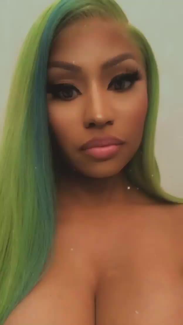 Big boobs: Nicki Minaj - GIF Video.
