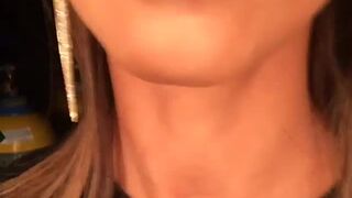 Jessica Alba applying lipgloss
