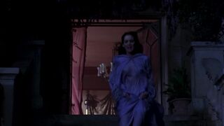 winona Ryder bouncing plots in Dracula