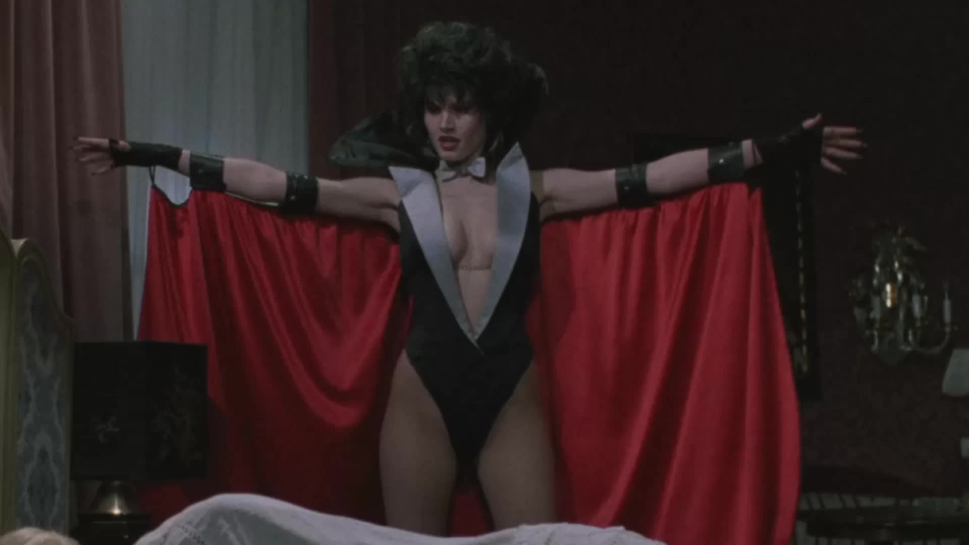 Horror movie nudes: Geena Davis - Transylvania 6-5000 - GIF Video |  nudecelebgifs.com