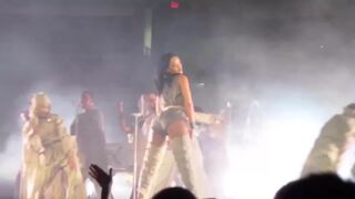 Rihanna knows how to tease