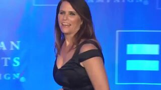 Amy Landecker Has Some Amazing Cleavage and Hair