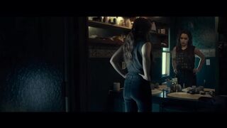 Emilia Clarke admiring her amazing ass