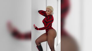 Nicki Minaj Teasing Her Ass
