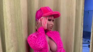 Nicki Minaj is begging us to look at her cleavage in this outfit