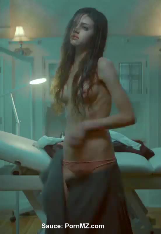 India Eisley Naked - Nude celebs: India Eisley - GIF Video | nudecelebgifs.com