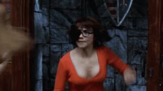 Jinkies ! Linda Cardellini as Velma could've easily captured those "ghosts" by popping her melons out