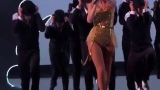 Taylor Swift's incredibly thick body needs to be rammed hard. I could cum looking at those thighs without ever touching my cock.