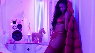 Rihanna - Savage X Fenty Valentine's Day, January 2020 regular/slow motion; Valentine's Day Collection+BTS