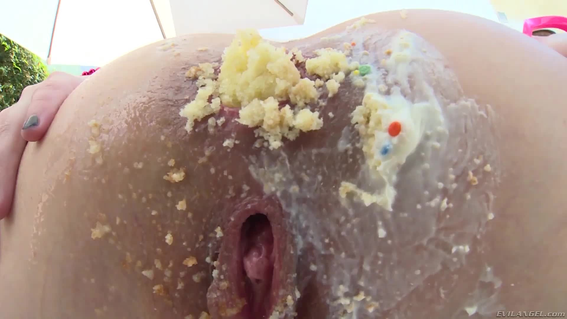 Anal food: Casey Calvert shitting out cupcakes - GIF Video |  nudecelebgifs.com