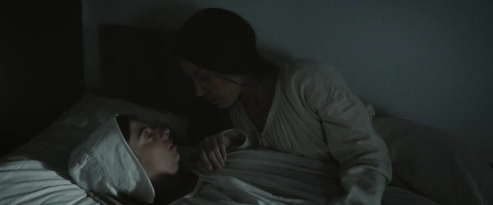 Lesbian: Aubrey Plaza and Kate Micucci from the little hours. - GIF Video |  nudecelebgifs.com