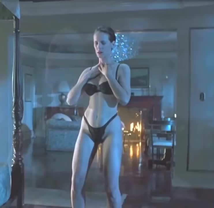 742px x 720px - Nude celebs: Jamie Lee Curtis in 'True Lies' - GIF Video | nudecelebgifs.com