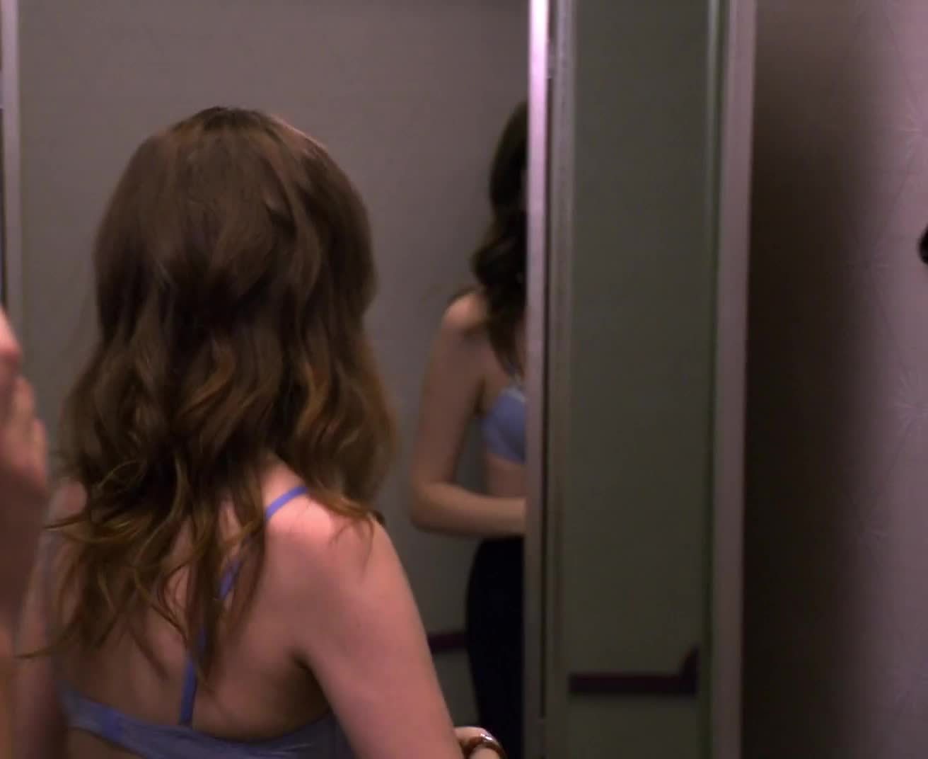 Nude Scenes: Anna Kendrick plot in Get a Job - GIF Video | nudecelebgifs.com