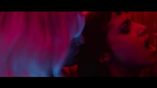 Sofia Boutella & Charlize Theron lesbian plot in the Atomic Blonde trailer