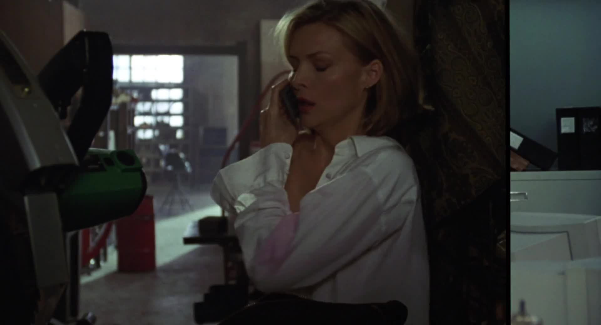 Nude Scenes: Michelle Pfeiffer - One Fine Day - GIF Video |  nudecelebgifs.com