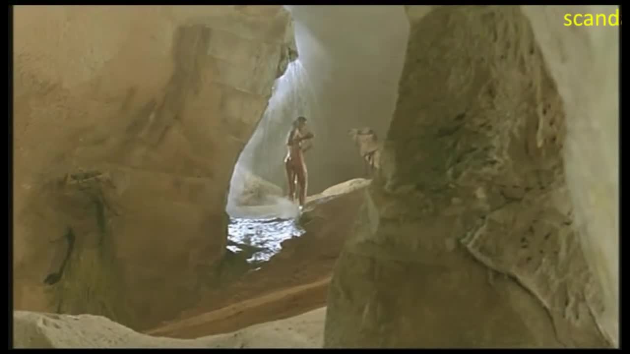 Nude Scenes: Phoebe Cates in Paradise - GIF Video | nudecelebgifs.com