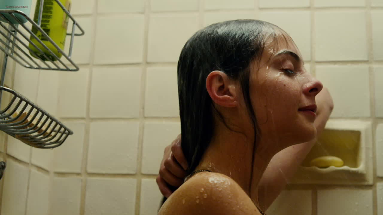 1280px x 720px - Nude Scenes: Willa Holland in the shower - GIF Video | nudecelebgifs.com