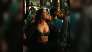 Alison Brie in 'How to Be Single'