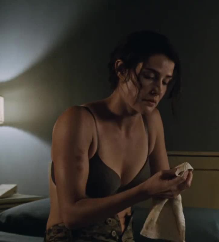 Nude Scenes: Cobie Smulders in Jack Reacher: Never Go Back - GIF Video.