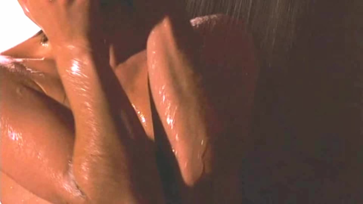 Nude Scenes: Neve Campbell - When Will I Be Loved - GIF Video |  nudecelebgifs.com