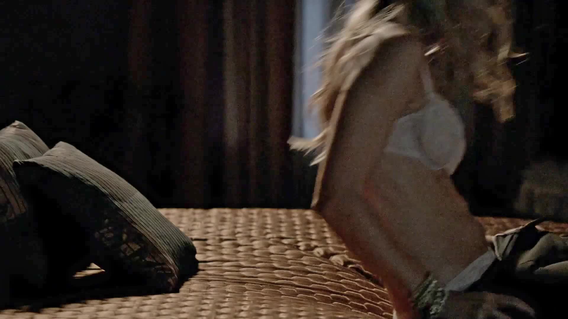 Nude Scenes: Kristen Bell - House of Lies - GIF Video | nudecelebgifs.com