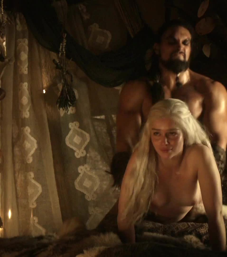 Nude Scenes Emilia Clarke In Got Gif Video Nudecelebgifs Com