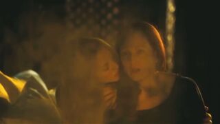 Amanda Seyfried & Julianne Moore