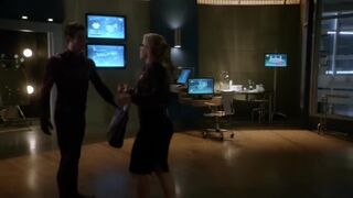 Arrow Memorial Edition: Emily Bett Rickards' fiery Felicity Smoak plot in The Flash