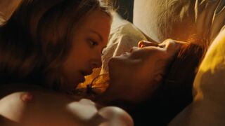 Amanda Seyfried pleasuring Julianne Moore in Chloe