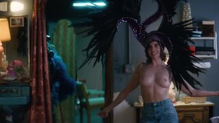 Alison Brie & Betty Gilpin topless in new GLOW S3