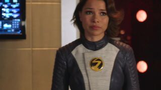 Jessica Parker Kennedy - Hot in The Flash S05E03