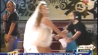 Gianella Morengo wardrobe malfunction on Chilean TV