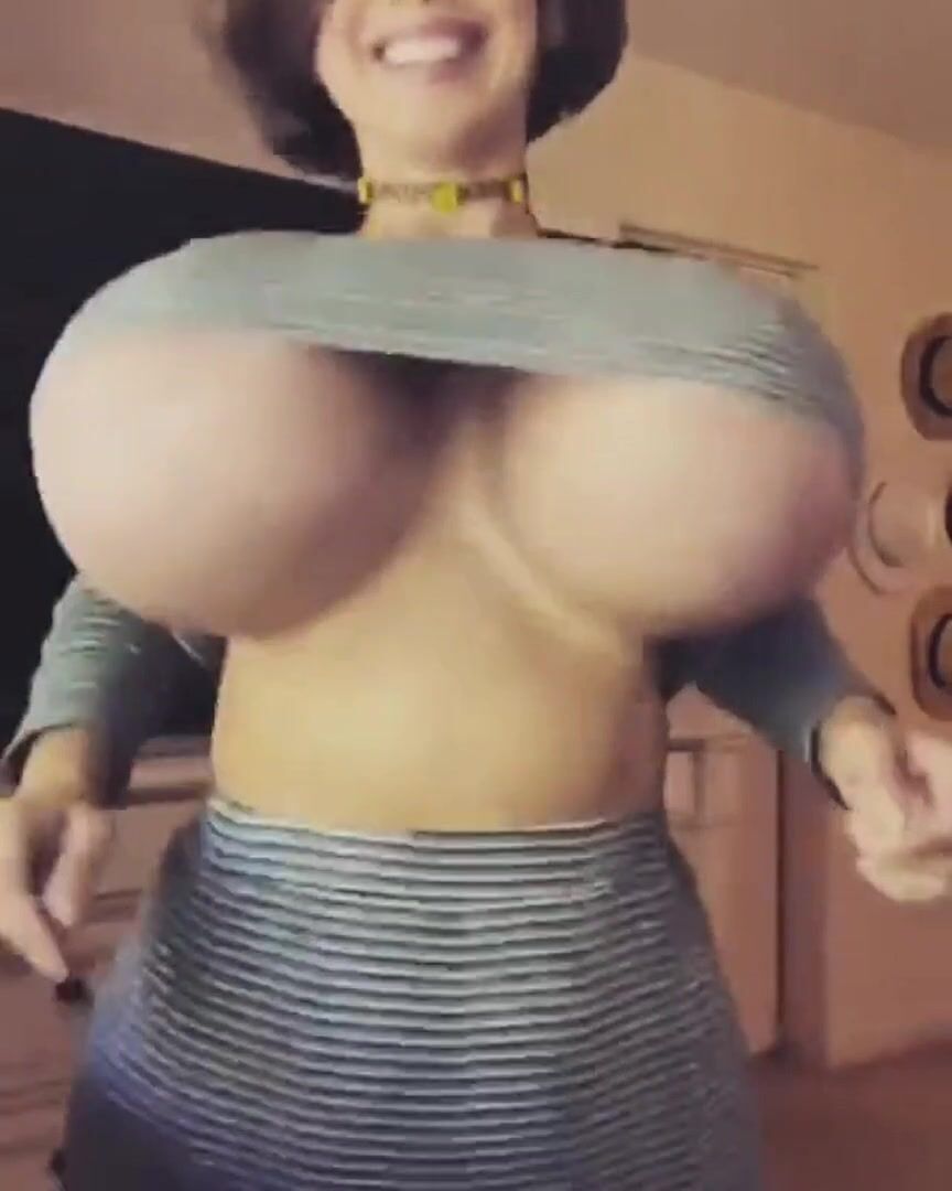 Boobs: Brittney Elizabeth - GIF Video | nudecelebgifs.com