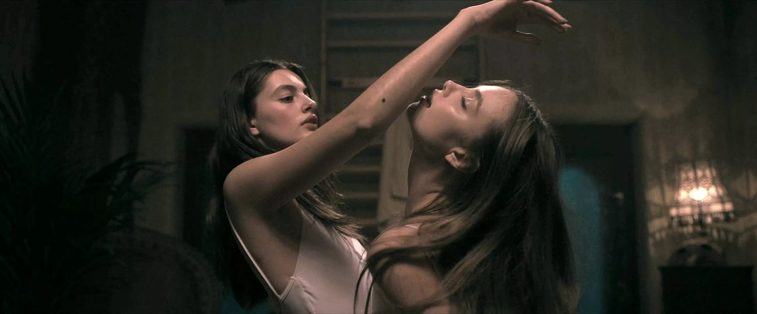 Lesbian: Kristine Froseth & Diana Silvers in Birds of Paradise (2021) - GIF  Video | nudecelebgifs.com