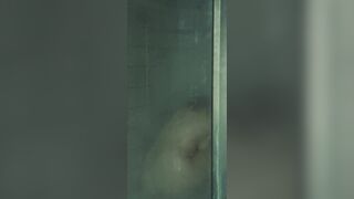 Jessica Chastain naked in the shower in HBO's 'Scenes From a Marriage' (S01E02)