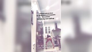 Iggy Azalea twerking in her kitchen