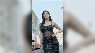 Shruti Hassan plumpy navel show