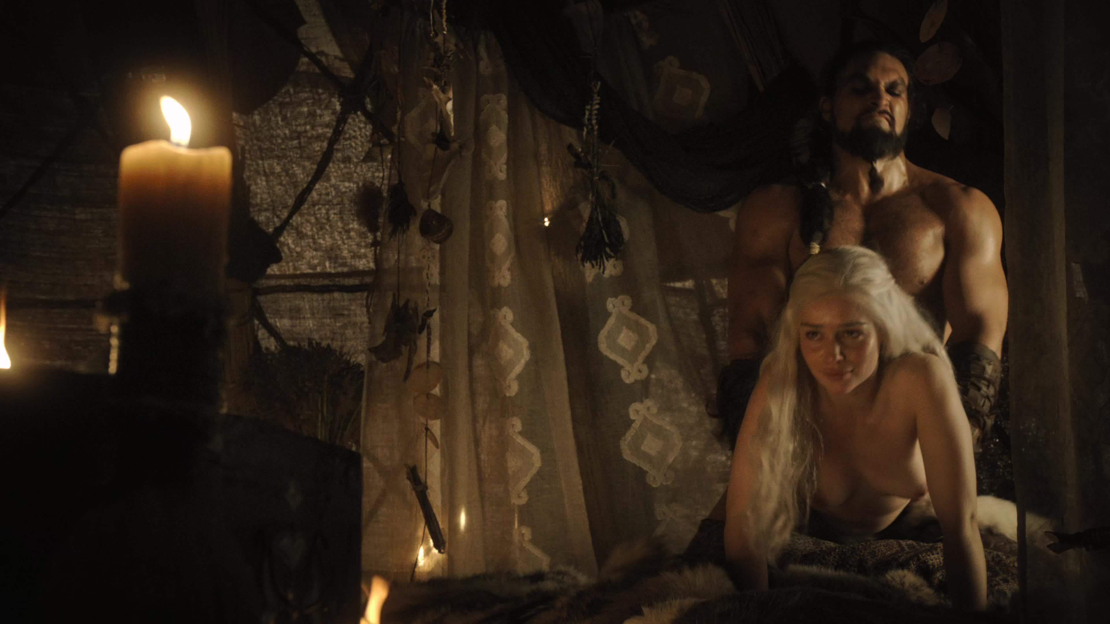 Emilia Clarke Sex In Game Of Thrones, Nude celebs, Emilia Clarke, gif video...