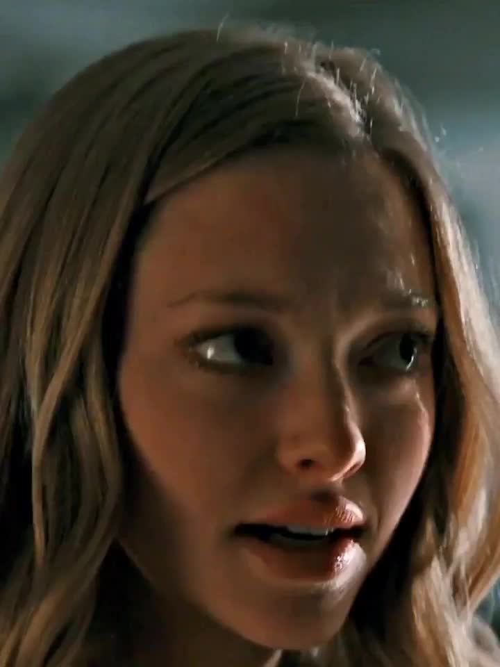 Sex scenes Amanda Seyfried In Chloe GIF Video nudecelebgifs