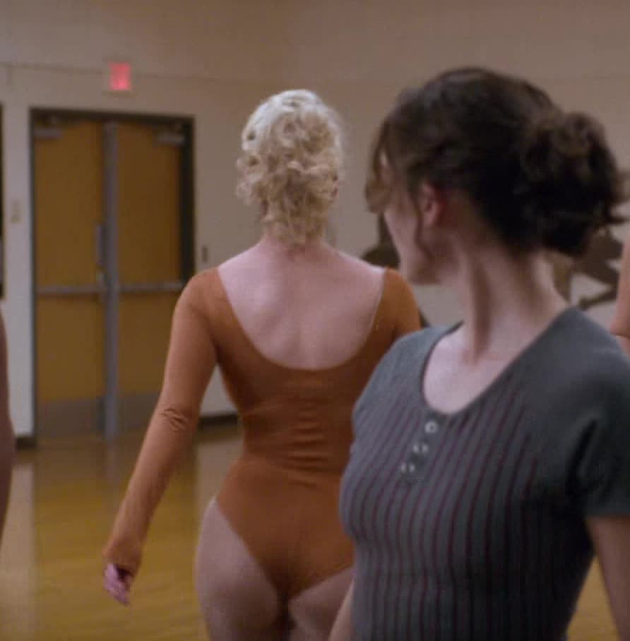 Butt: Betty Gilpin in GLOW - GIF Video | nudecelebgifs.com