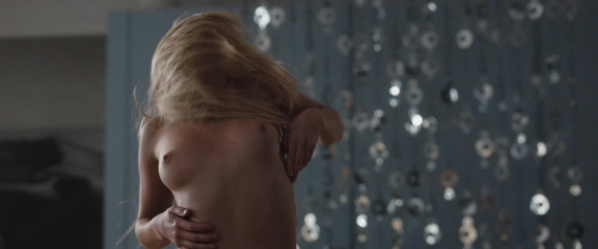 Nipples: Amber Heard - GIF Video | nudecelebgifs.com